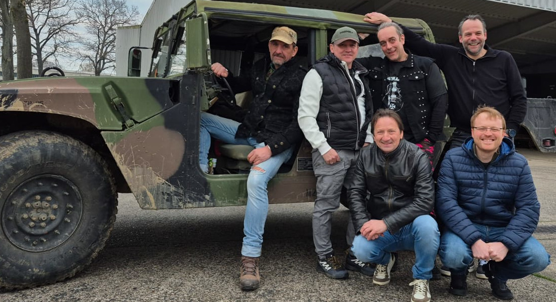 Die Outatime-Band in voller Besetzung am Ende des Programms auf einer Veranstaltung in Koblenz